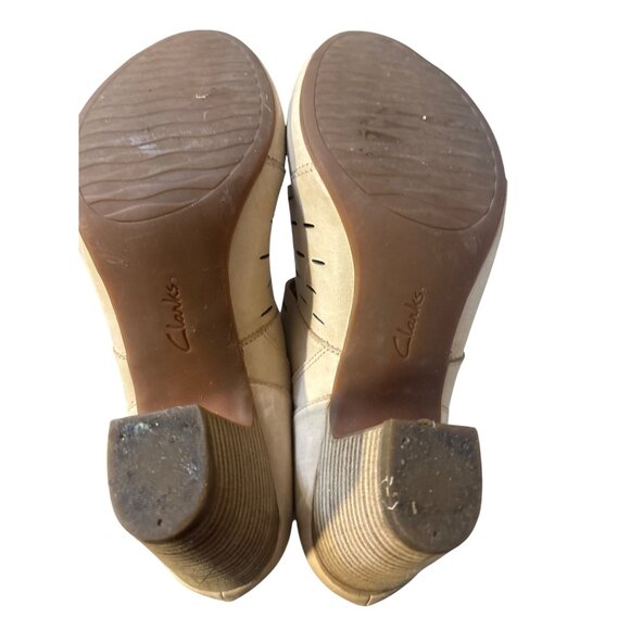 Clarks Womens Beige Peep Toe Cutout Heels With Side Zippers & Stacked Block Heel - Picture 5 of 9
